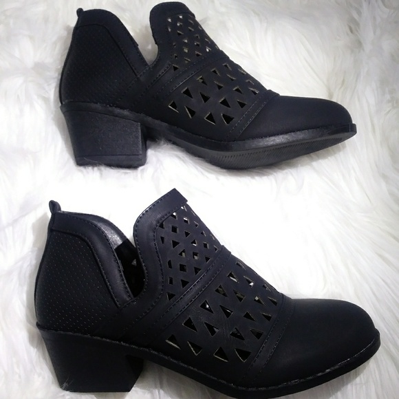 🚨Last Pair 🆕 Black Laser Cut Bootie - Picture 4 of 7